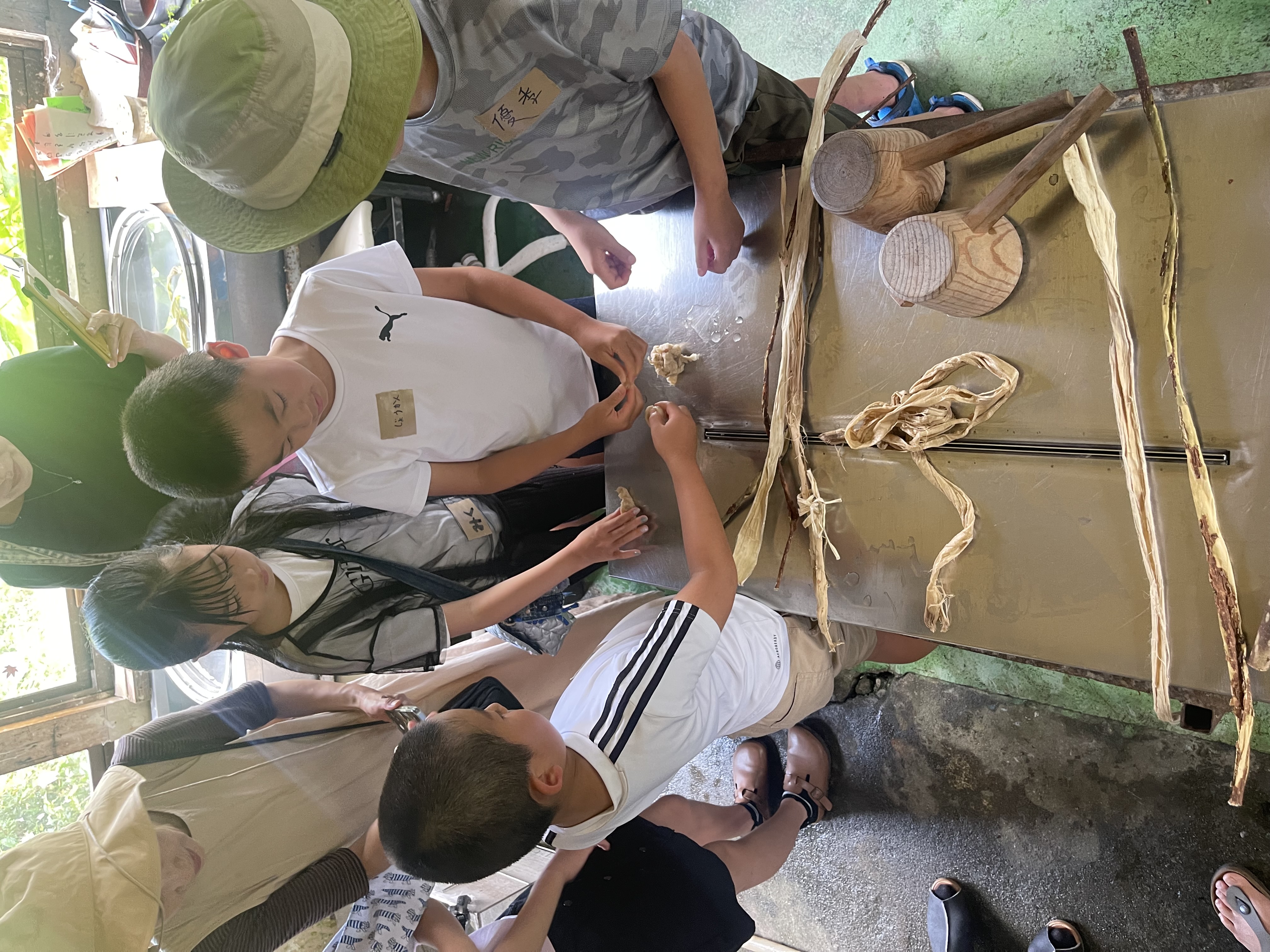 楮の皮むき体験